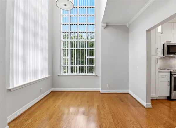 $3,300 | 4004 Montrose Boulevard, Unit 43, Houston, TX 77006