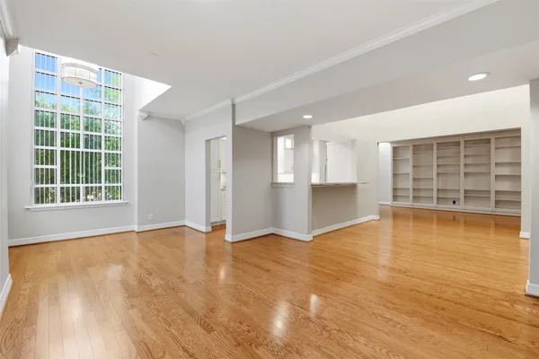 $3,300 | 4004 Montrose Boulevard, Unit 43, Houston, TX 77006