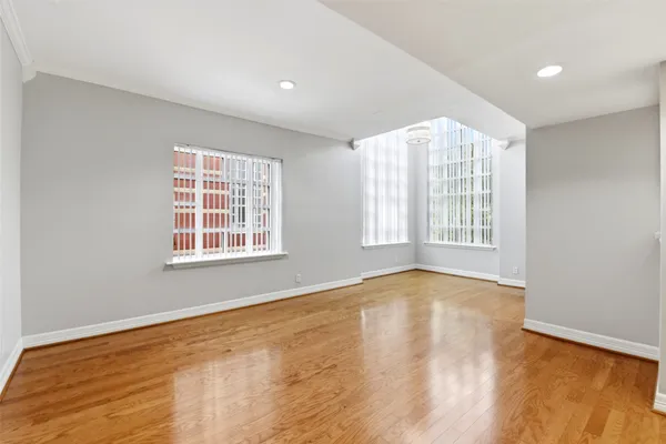 $3,300 | 4004 Montrose Boulevard, Unit 43, Houston, TX 77006
