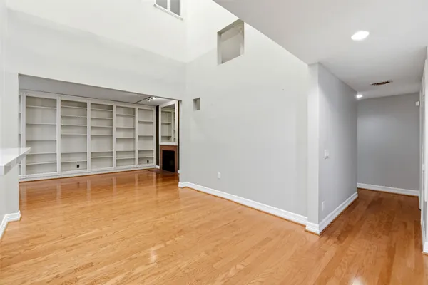 $3,300 | 4004 Montrose Boulevard, Unit 43, Houston, TX 77006