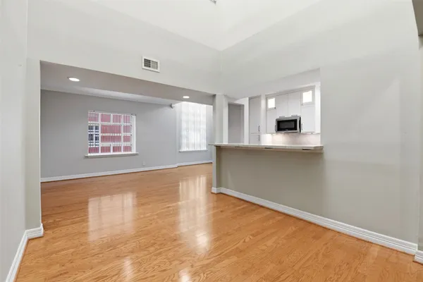 $3,300 | 4004 Montrose Boulevard, Unit 43, Houston, TX 77006