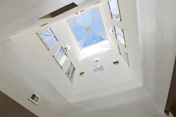 $3,300 | 4004 Montrose Boulevard, Unit 43, Houston, TX 77006