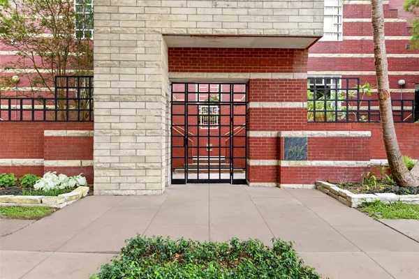 $3,300 | 4004 Montrose Boulevard, Unit 43, Houston, TX 77006