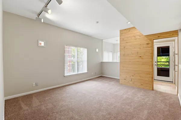 $3,300 | 4004 Montrose Boulevard, Unit 43, Houston, TX 77006