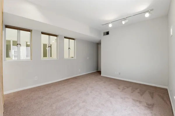 $3,300 | 4004 Montrose Boulevard, Unit 43, Houston, TX 77006