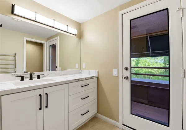 $3,300 | 4004 Montrose Boulevard, Unit 43, Houston, TX 77006