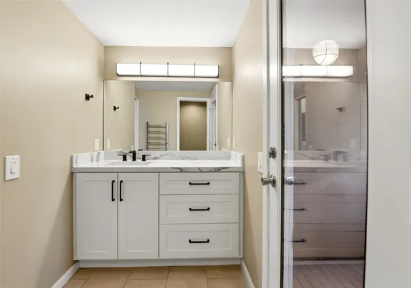 $3,300 | 4004 Montrose Boulevard, Unit 43, Houston, TX 77006