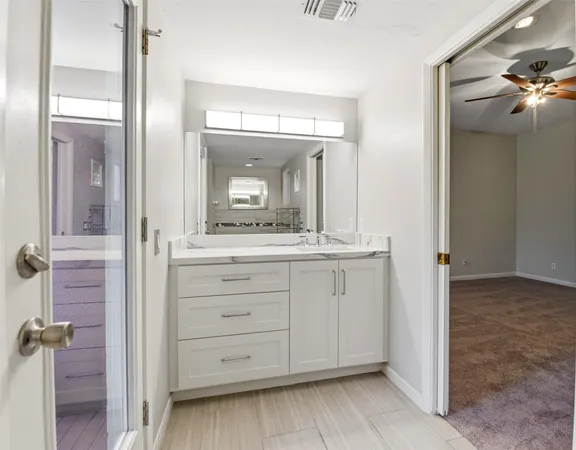 $3,300 | 4004 Montrose Boulevard, Unit 43, Houston, TX 77006
