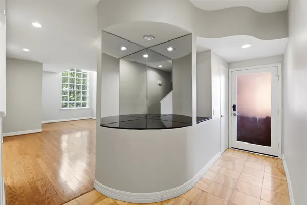 $3,300 | 4004 Montrose Boulevard, Unit 43, Houston, TX 77006