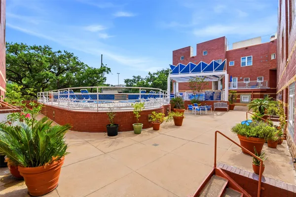$3,300 | 4004 Montrose Boulevard, Unit 43, Houston, TX 77006