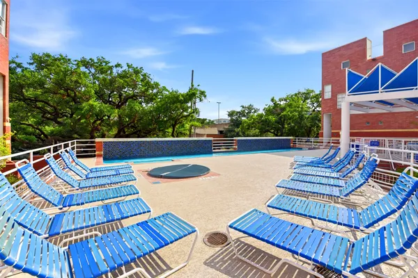 $3,300 | 4004 Montrose Boulevard, Unit 43, Houston, TX 77006