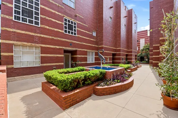 $3,300 | 4004 Montrose Boulevard, Unit 43, Houston, TX 77006