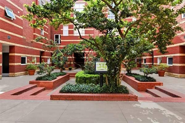 $3,300 | 4004 Montrose Boulevard, Unit 43, Houston, TX 77006
