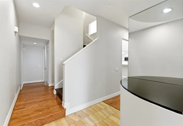 $3,300 | 4004 Montrose Boulevard, Unit 43, Houston, TX 77006