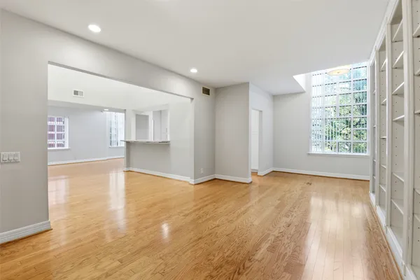 $3,300 | 4004 Montrose Boulevard, Unit 43, Houston, TX 77006