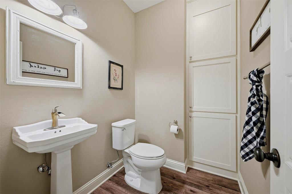 662 Preakness Place Road Van Alstyne, TX 75495 - Photo 19 of 39 a bathroom with a toilet sink and mirror