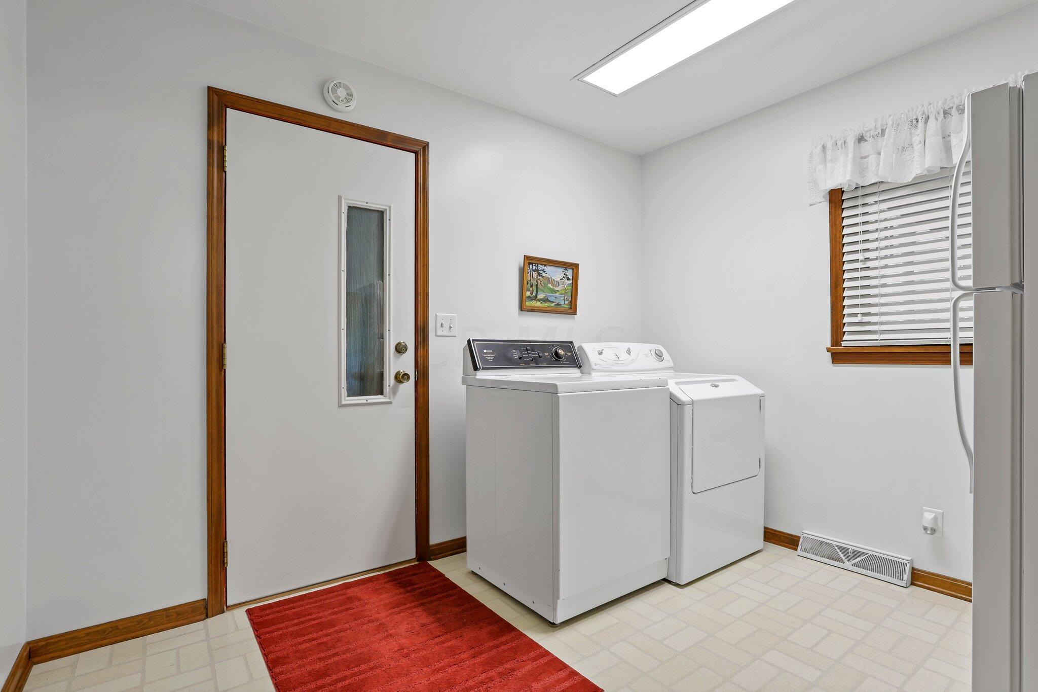3705 Sheets Road Northwest Lancaster, OH 43130 - Photo 17 of 48 1st floor laundry- spacious