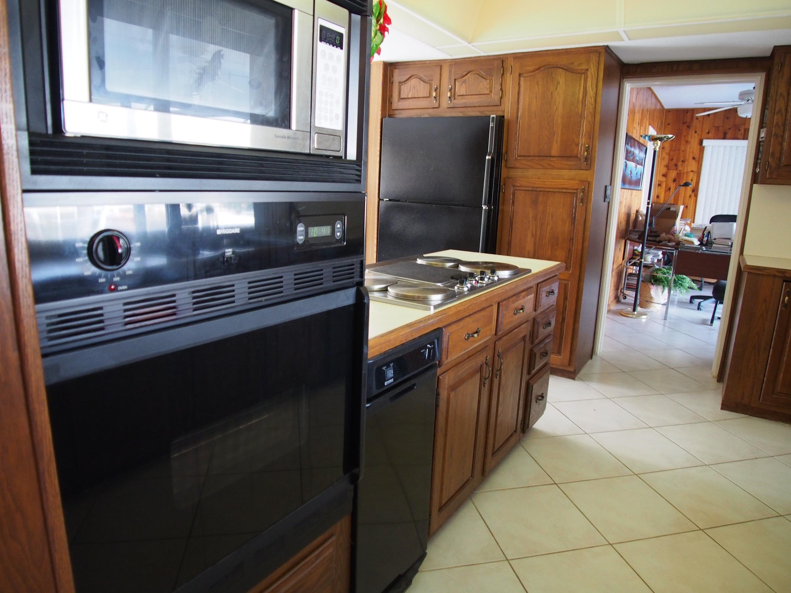 761 Northeast 69th Street Boca Raton, FL 33487 - Photo 22 of 44 Kitchen
