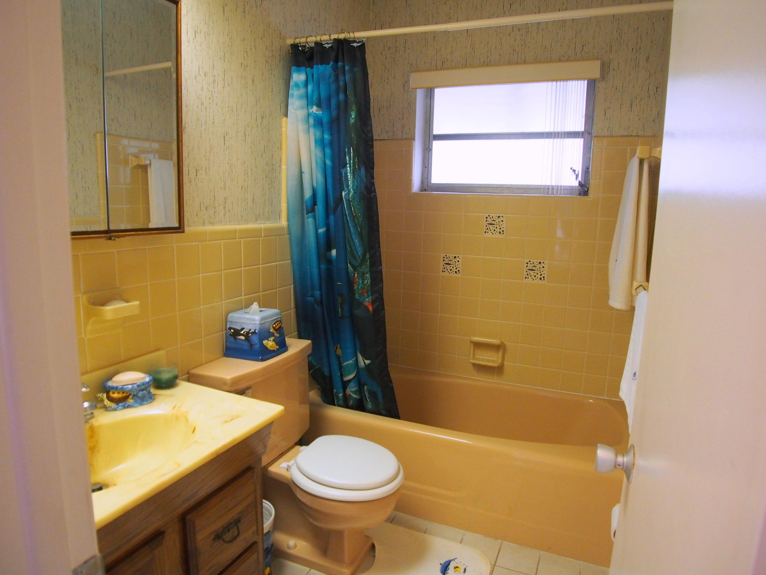 761 Northeast 69th Street Boca Raton, FL 33487 - Photo 32 of 44 Guest Bathroom