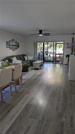 $2,600 | 369 Lakeview Drive, Unit 101, Weston, FL 33326