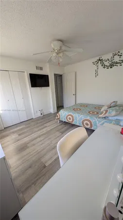 $2,600 | 369 Lakeview Drive, Unit 101, Weston, FL 33326