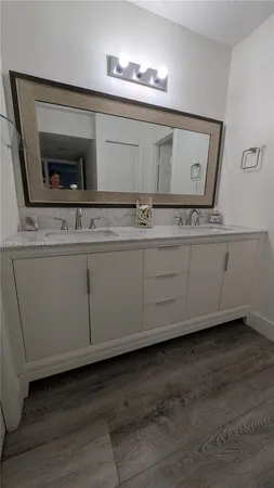 $2,600 | 369 Lakeview Drive, Unit 101, Weston, FL 33326