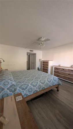 $2,600 | 369 Lakeview Drive, Unit 101, Weston, FL 33326