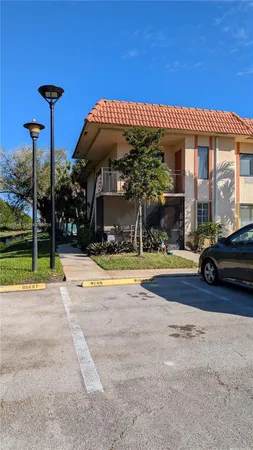 $2,600 | 369 Lakeview Drive, Unit 101, Weston, FL 33326