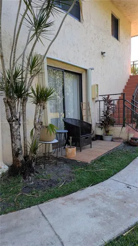 $2,600 | 369 Lakeview Drive, Unit 101, Weston, FL 33326