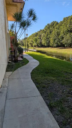 $2,600 | 369 Lakeview Drive, Unit 101, Weston, FL 33326