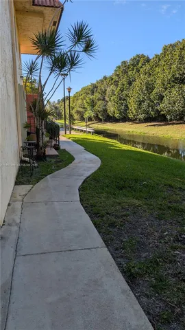 $2,600 | 369 Lakeview Drive, Unit 101, Weston, FL 33326