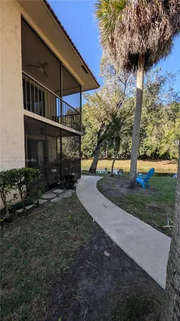 $2,600 | 369 Lakeview Drive, Unit 101, Weston, FL 33326