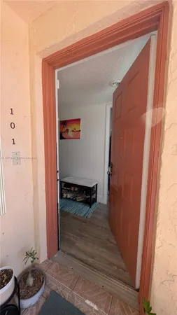 $2,600 | 369 Lakeview Drive, Unit 101, Weston, FL 33326