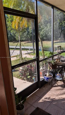 $2,600 | 369 Lakeview Drive, Unit 101, Weston, FL 33326