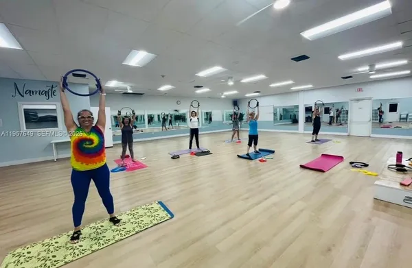 $2,600 | 369 Lakeview Drive, Unit 101, Weston, FL 33326