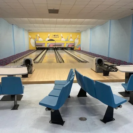 $2,600 | 369 Lakeview Drive, Unit 101, Weston, FL 33326