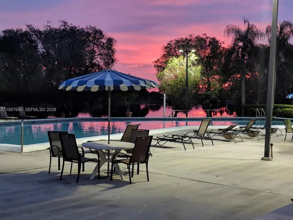 $2,600 | 369 Lakeview Drive, Unit 101, Weston, FL 33326