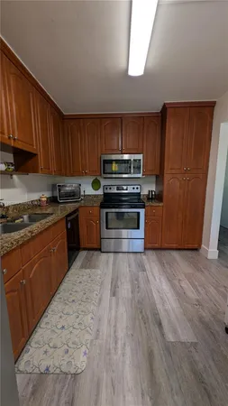 $2,600 | 369 Lakeview Drive, Unit 101, Weston, FL 33326