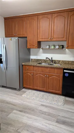 $2,600 | 369 Lakeview Drive, Unit 101, Weston, FL 33326