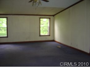 705 East 3rd Street Fairmount, IN 46928 - Photo 3 of 10