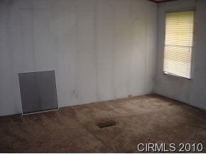 705 East 3rd Street Fairmount, IN 46928 - Photo 5 of 10