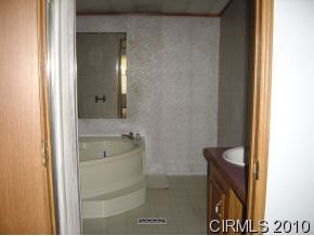 705 East 3rd Street Fairmount, IN 46928 - Photo 6 of 10