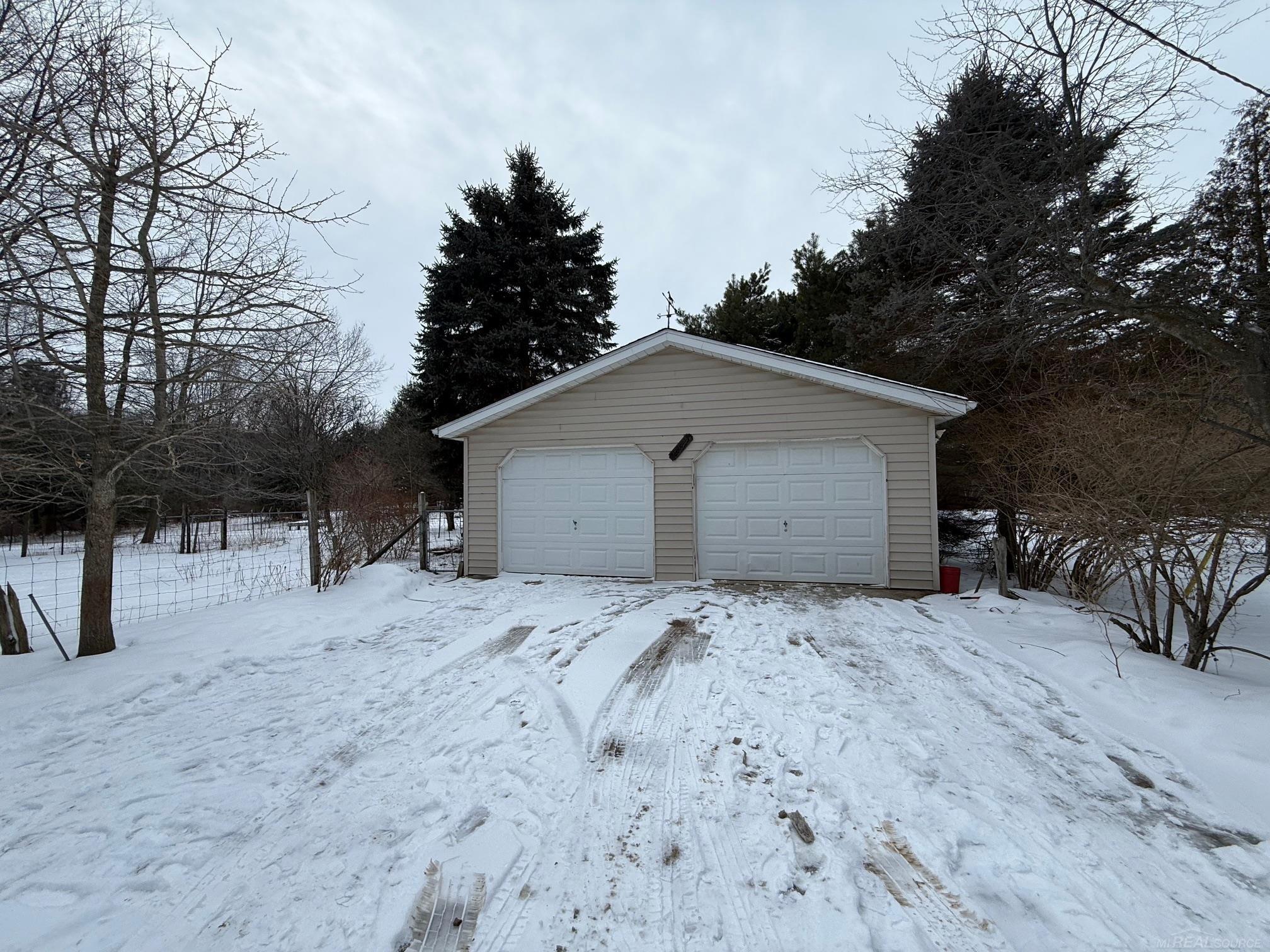 5750 Snay Road Palms, MI 48465 - Photo 35 of 47