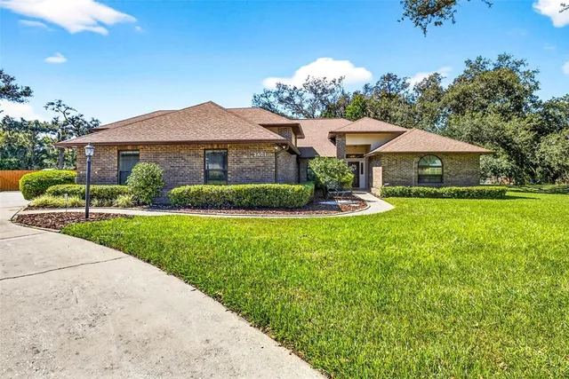$525,000 | 2401 Natures Court, Valrico, FL 33596