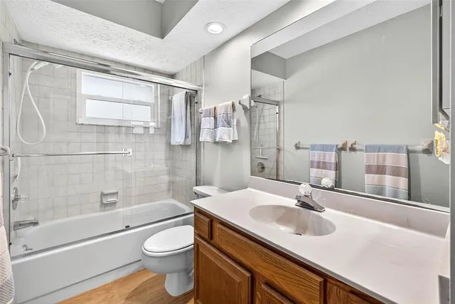 $525,000 | 2401 Natures Court, Valrico, FL 33596