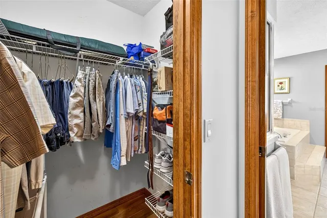 $525,000 | 2401 Natures Court, Valrico, FL 33596