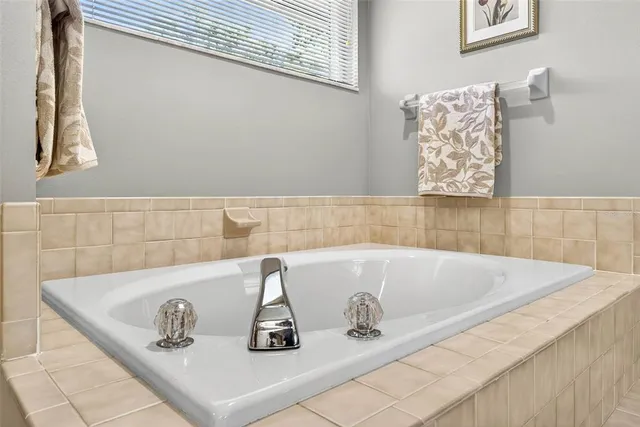 $525,000 | 2401 Natures Court, Valrico, FL 33596