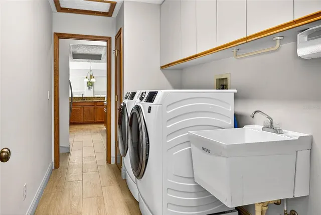 $525,000 | 2401 Natures Court, Valrico, FL 33596