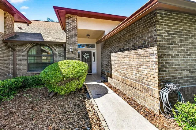 $525,000 | 2401 Natures Court, Valrico, FL 33596