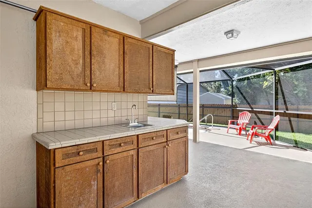 $525,000 | 2401 Natures Court, Valrico, FL 33596